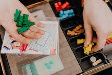 game dealer Debet