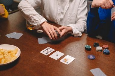 game dealer Debet